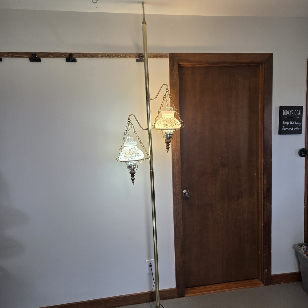 Vtg  MCM  Tension Pole Lamp Light Teak Floral Milk Glass Spring Loaded 8 Ft